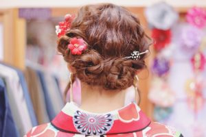 浴衣の髪型2019｜ミディアムの簡単アレンジのやり方！くるりんぱやアップ10選
